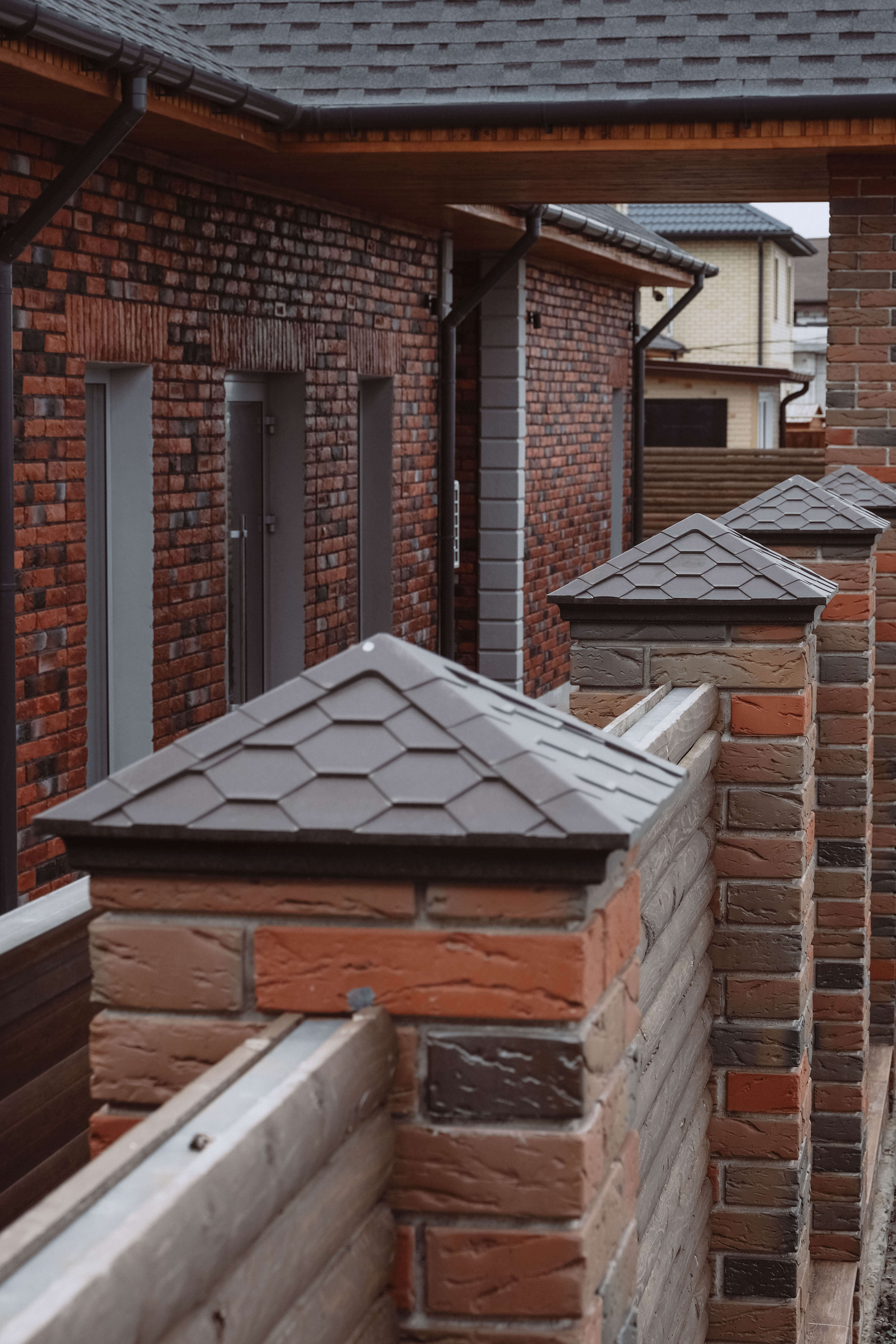 Колпак Zking Эверест Коричневый на столб 1.5х1.5 кирпича (390х390мм) в Арзамасе фото